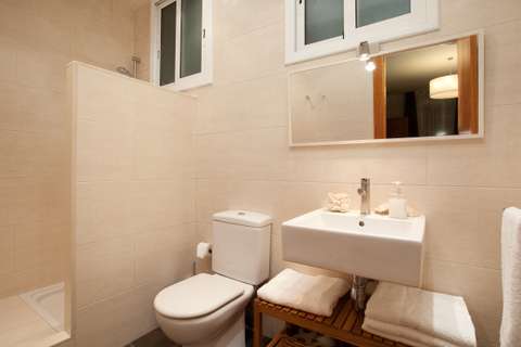 Apartments barcelona - bathroom of the apartment Sant Pau 4